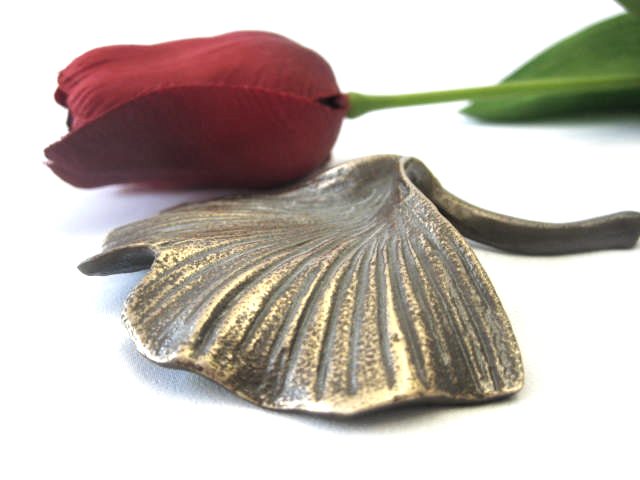 Gingkoblatt. Lebensbaum, Grabschmuck, Symbol