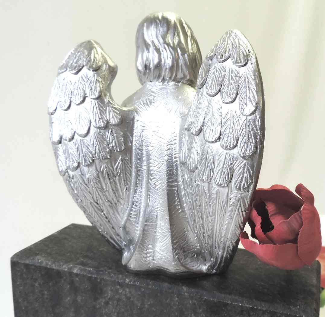 Engel, sitzend, Edelstahl- Guß, Grabschmuck