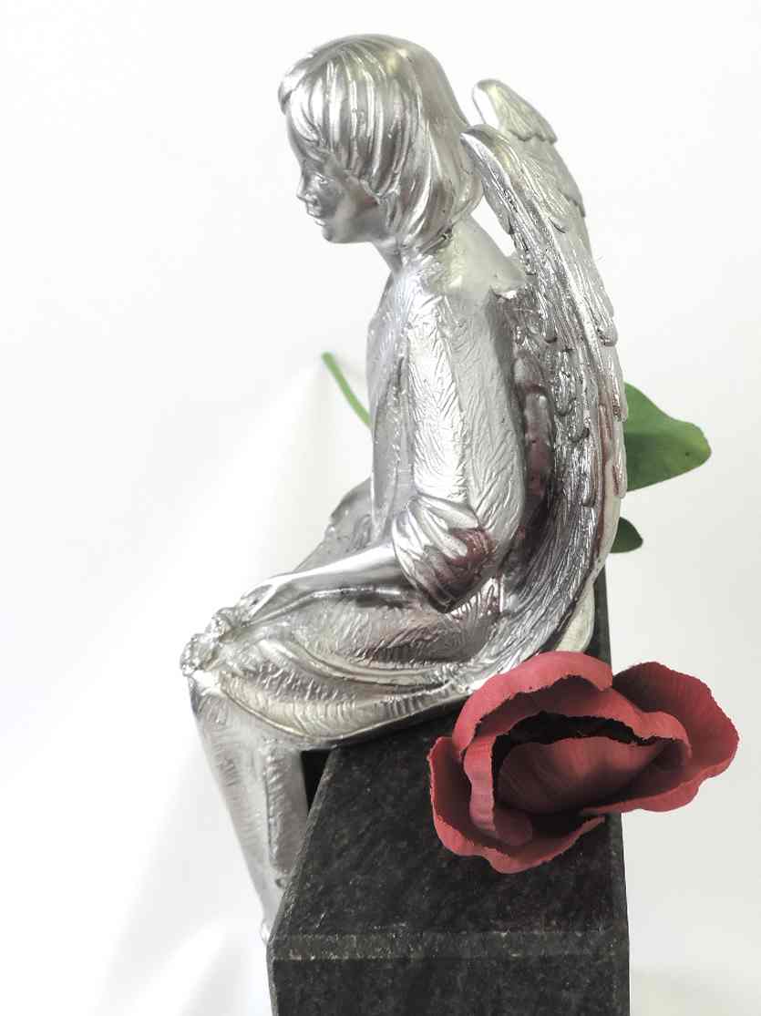 Engel, sitzend, Edelstahl- Guß, Grabschmuck