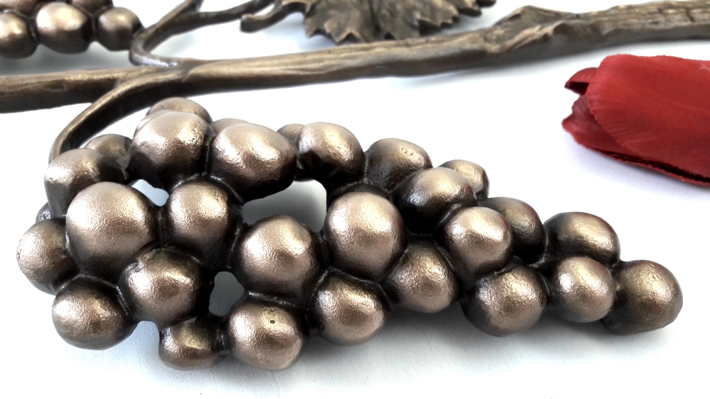 Weinrebe Bronzerelief