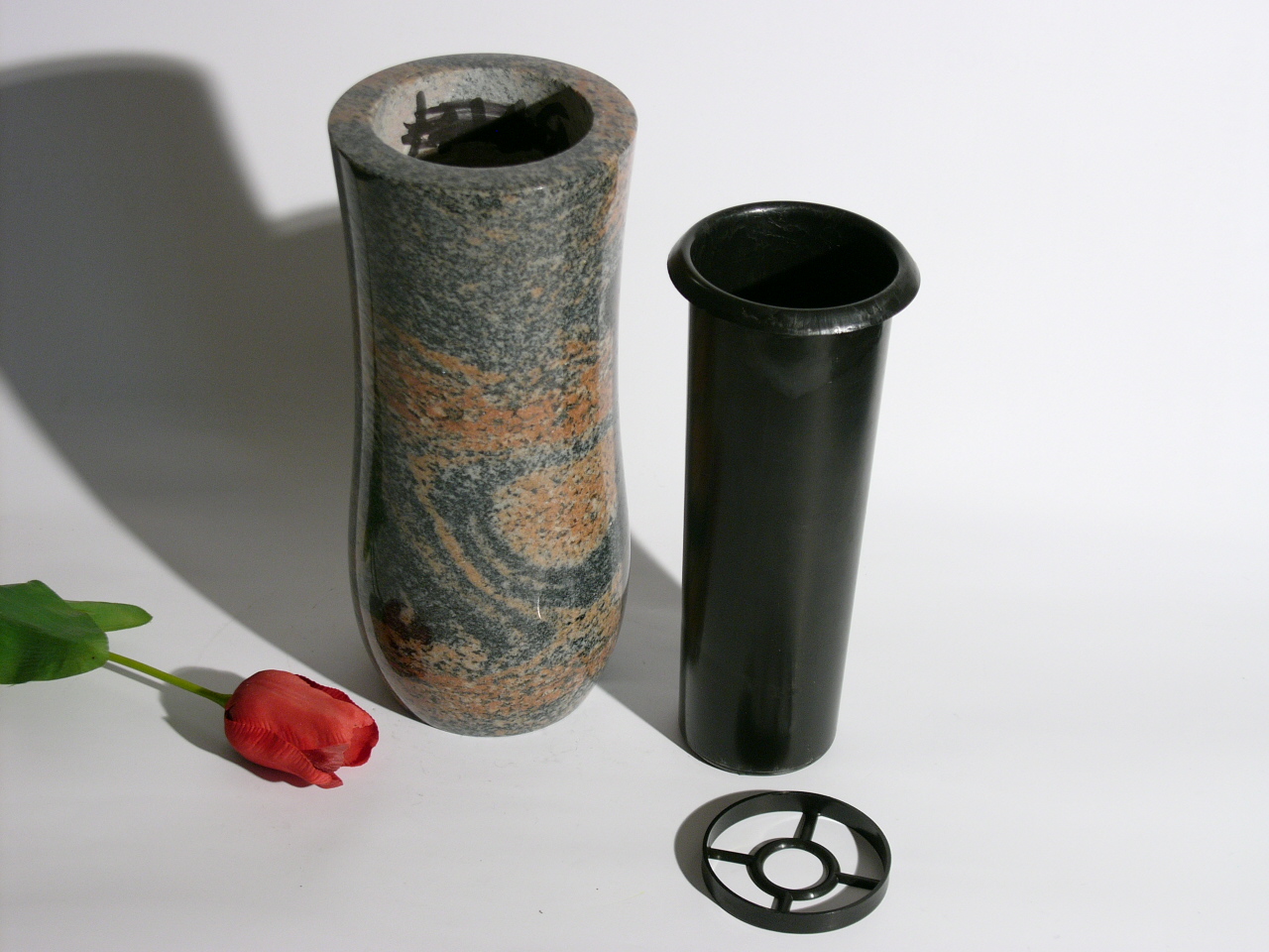 Grabvase, Steinvase "Halmstad", Grabschmuck