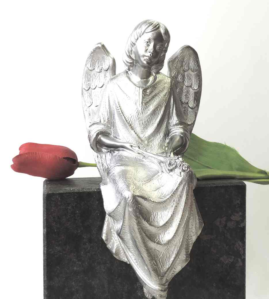 Engel, sitzend, Edelstahl- Guß, Grabschmuck