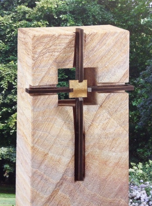Kreuz mit Goldquadrat