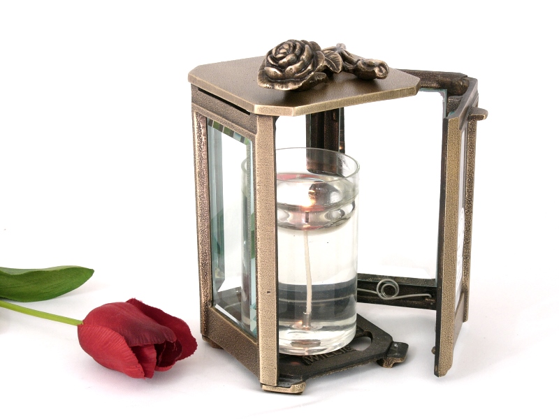 Grableuchte, Grablaterne, mit Rosenrelief, Grabschmuck