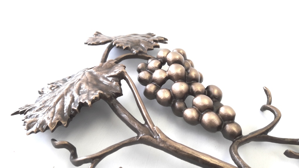Weinrebe Bronzerelief